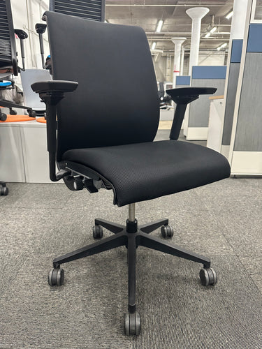 Refurbished Steelcase Think V1 Task Chair (Black Frame)